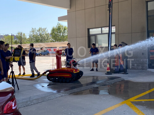 Feuerrettungsübung der Feuerwehr des Landkreises Qinghe in der Provinz Hebei