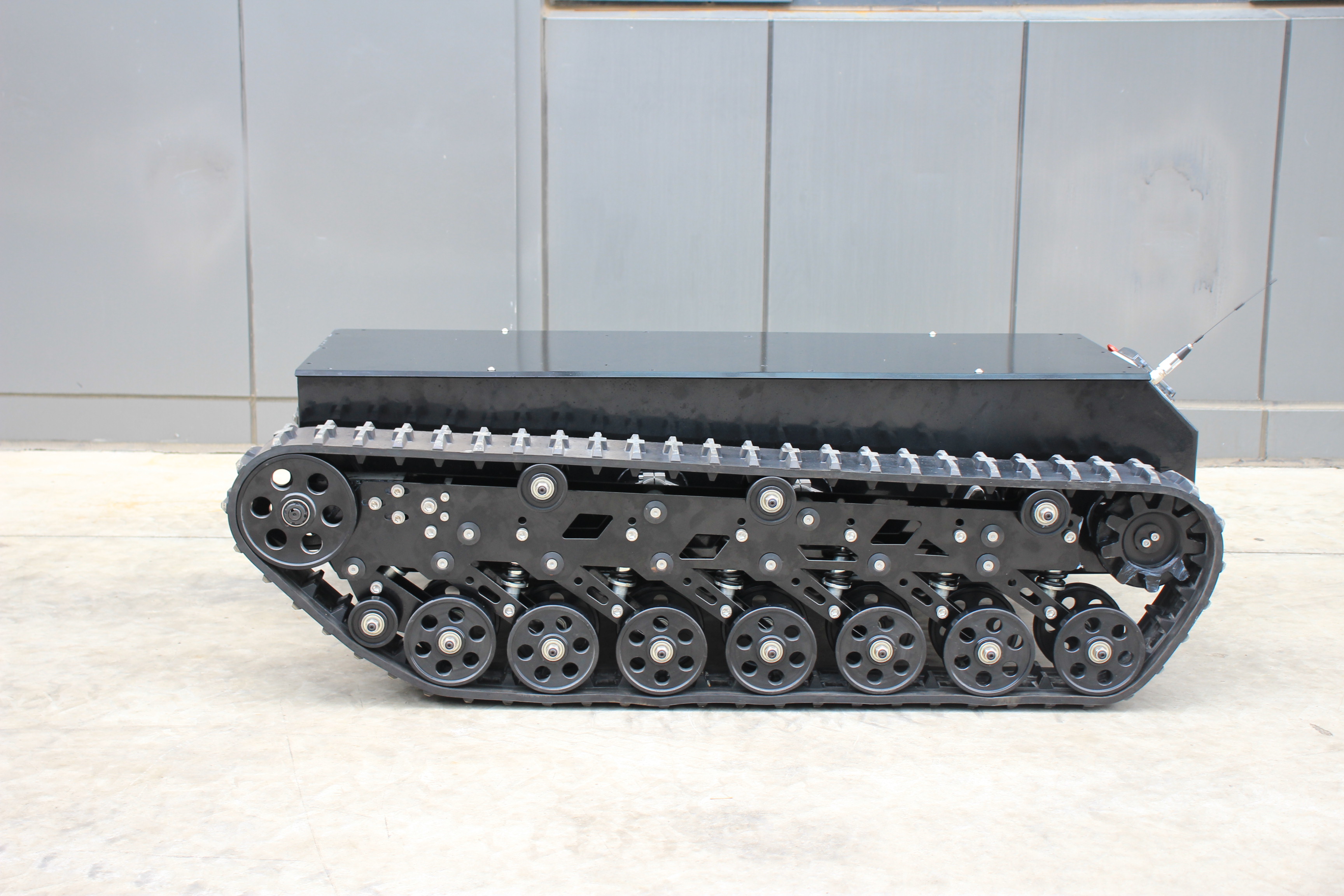 GuoXing 900T verbesserte ferngesteuerte All-Terrain-Kettenroboter-Panzerfahrgestelle